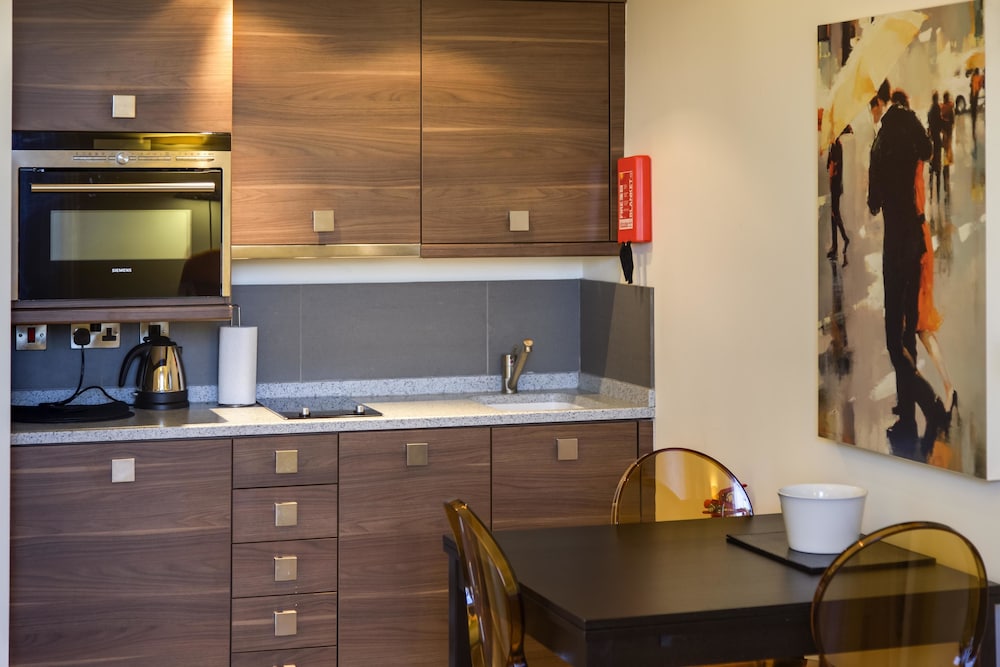 Clarendon Luxury Apartments 1/46