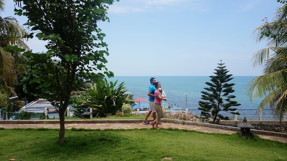 Tanjung Kodok Beach Resort 23/38
