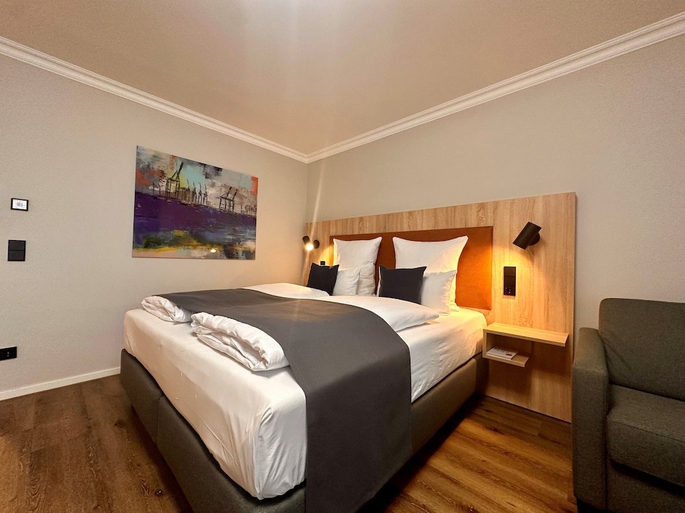 Premium, King Bed, Canal View