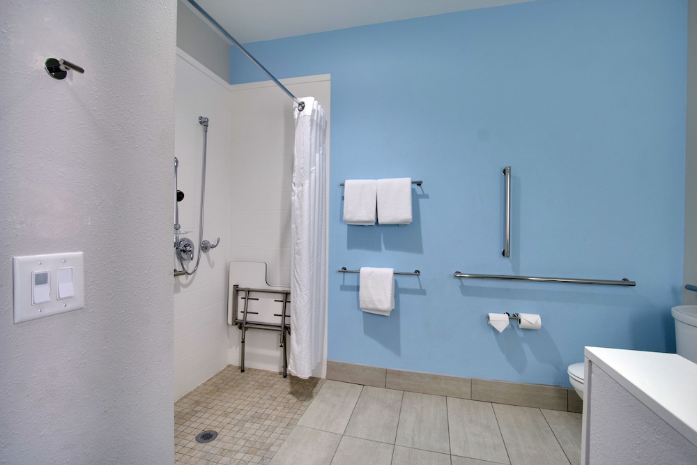 Holiday Inn Express Suites Charleston Ne Mt Pleasant Us17 13/40