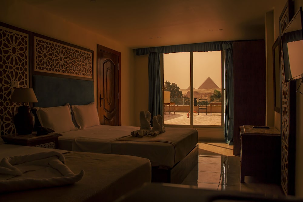 Great Pyramid Inn 30/50