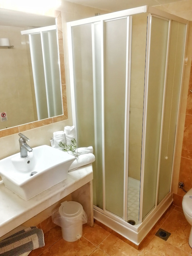 Thalia Deco City and Beach Hotel 48/48