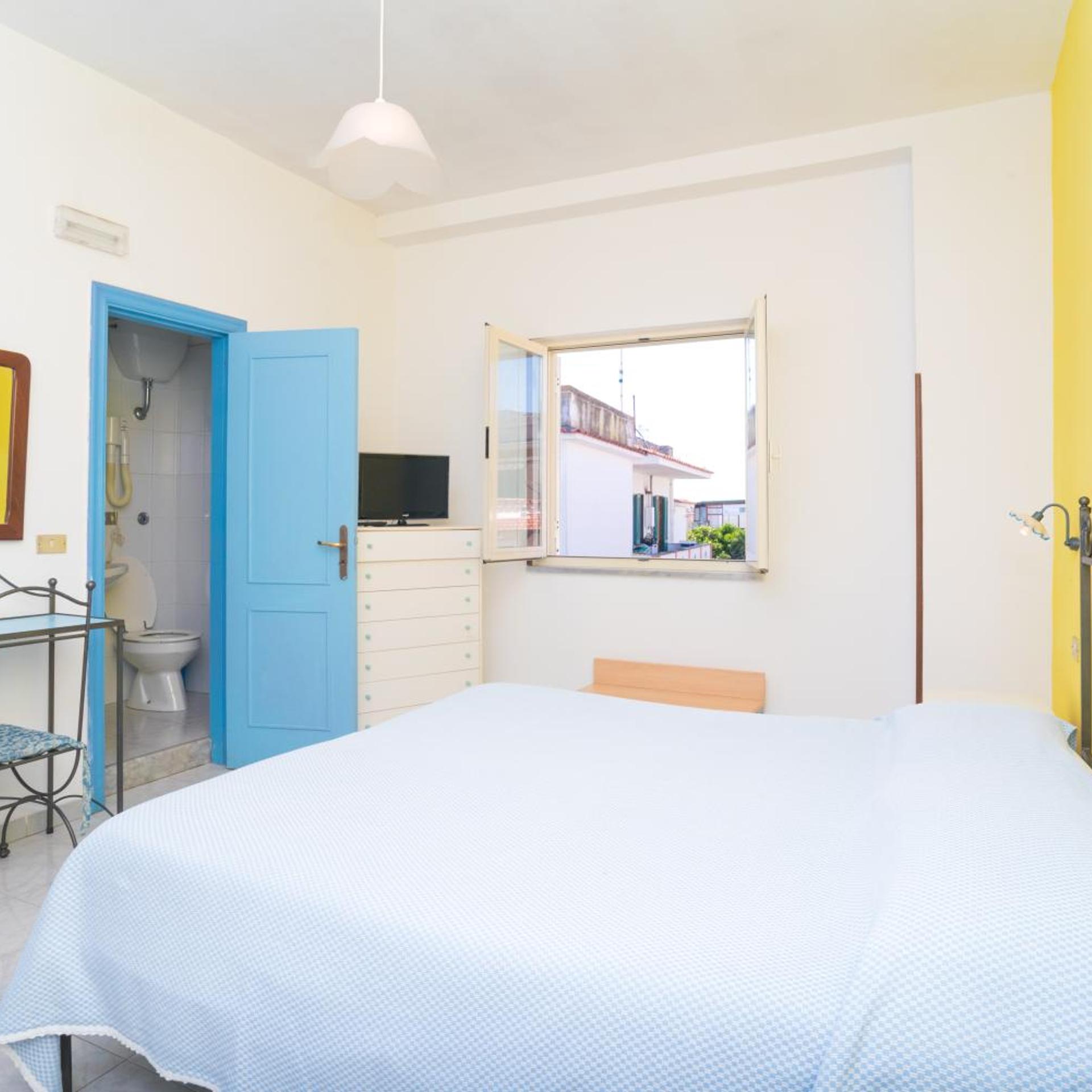 Room, Double Bed, Garden View, HOTEL CELESTE 4/4