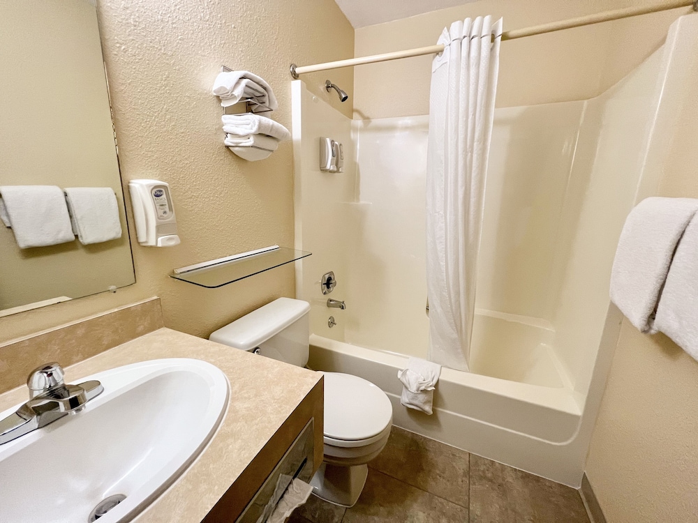 Beartooth Hideaway Inn and Cabins 16/56