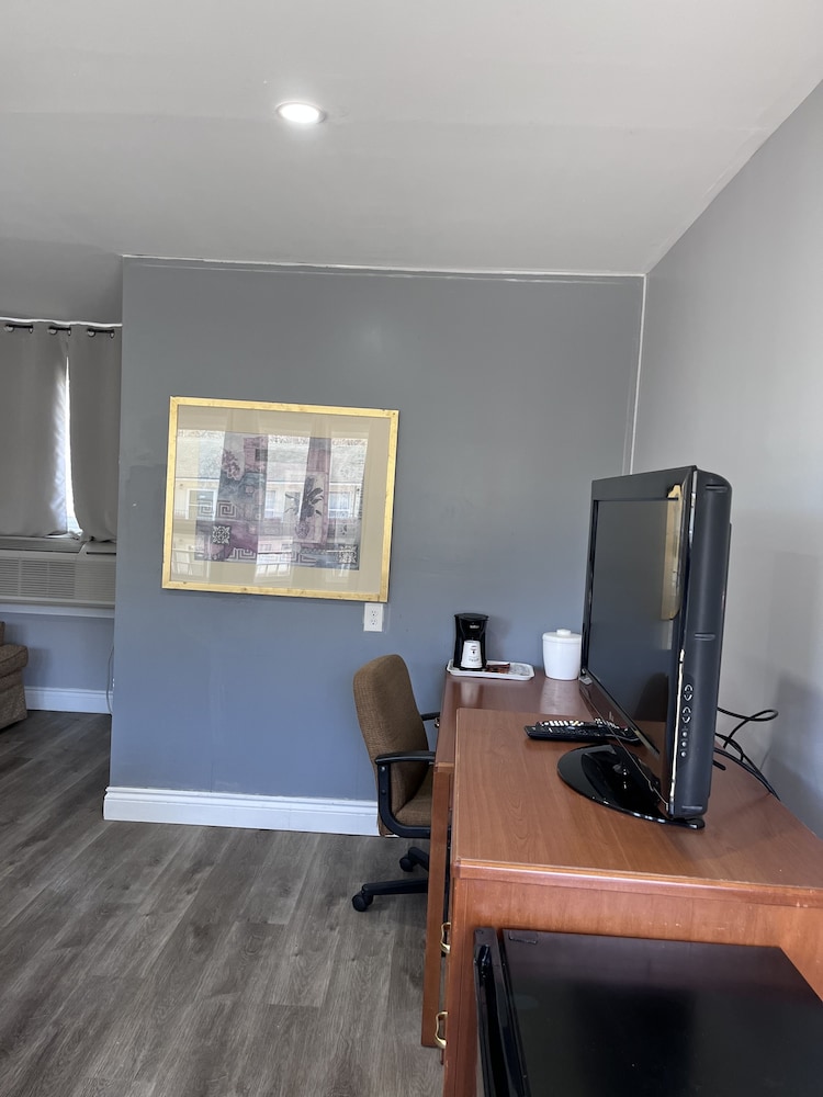 Knights Inn Midland 19/32