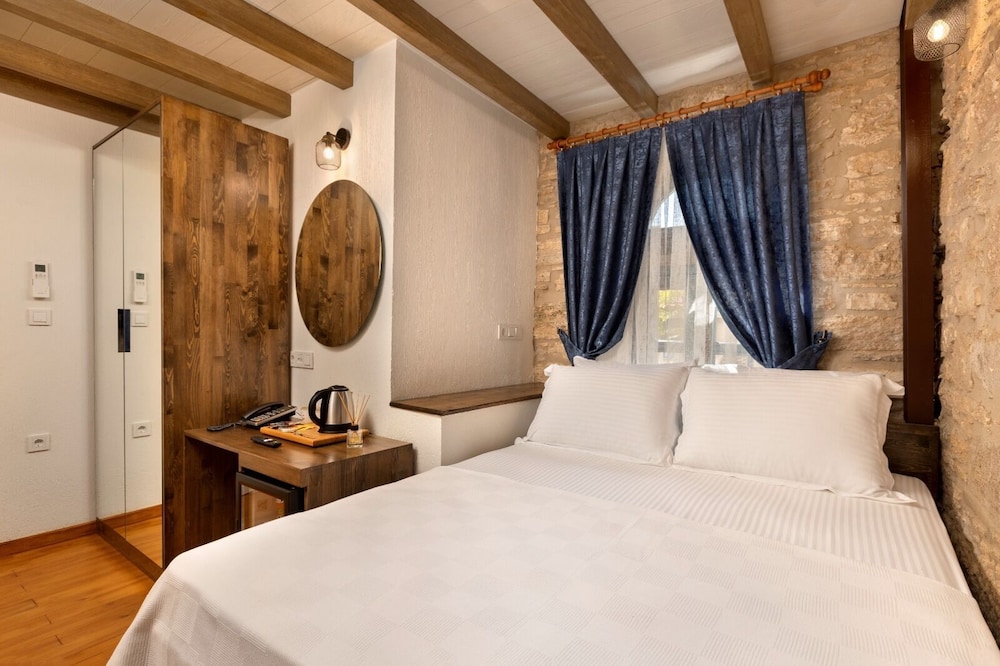 غرفة كومفورت بسرير كينج، Eflin Haus Butik Hotel 2/8