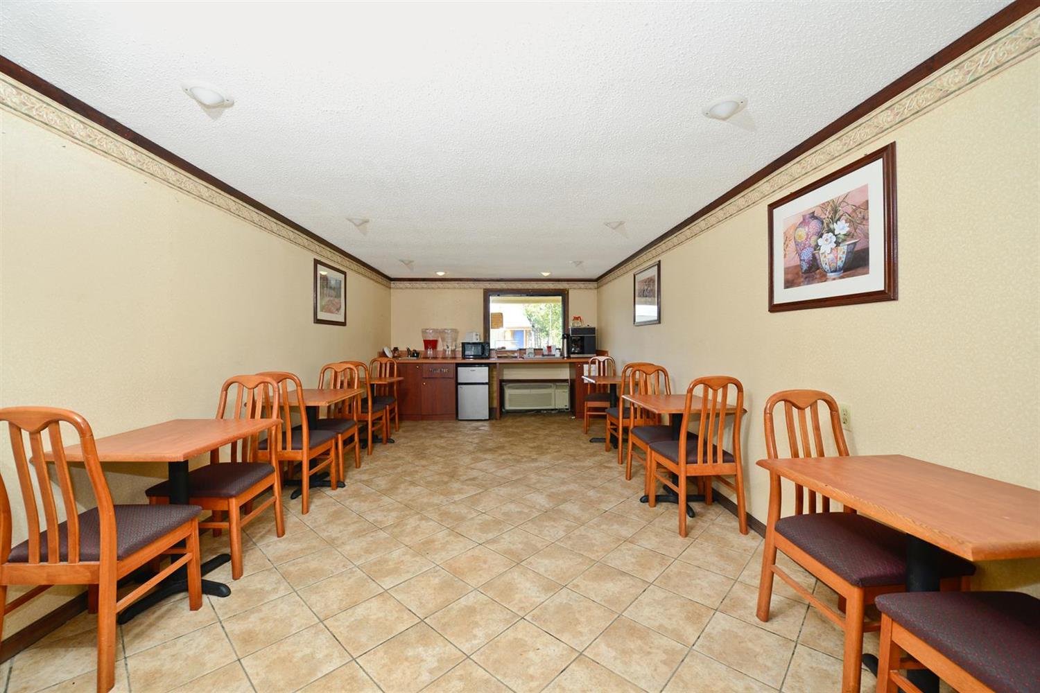 Americas Best Value Inn & Suites - Warren / Detroit 18/25