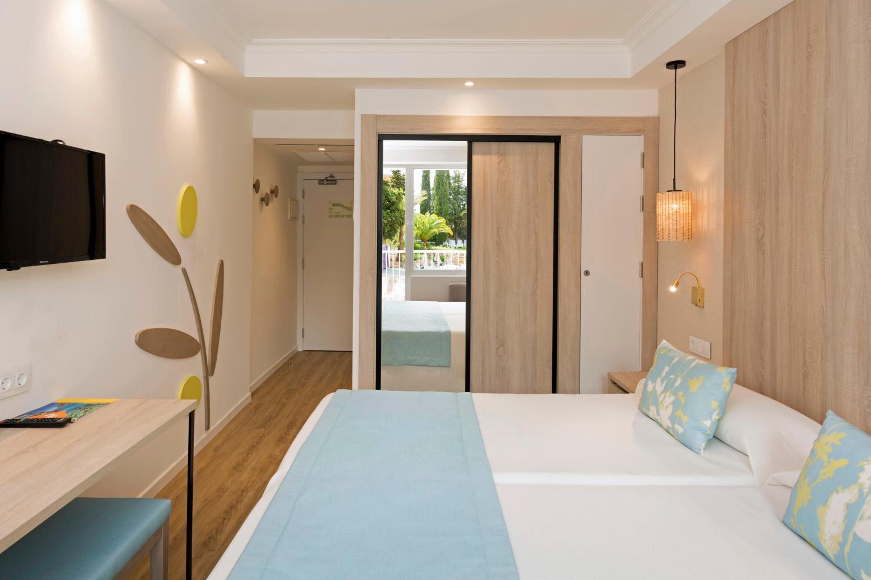 Room, Single Bed, Pool View