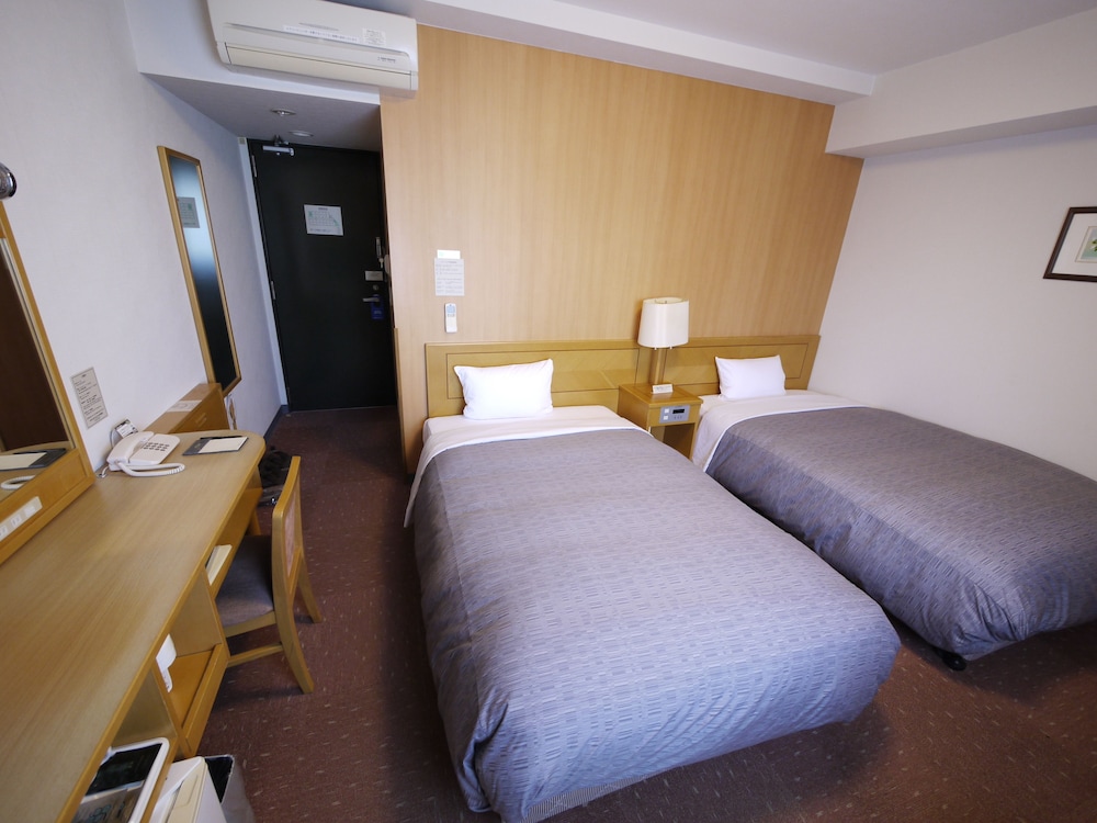 ROOM, TWIN BEDS