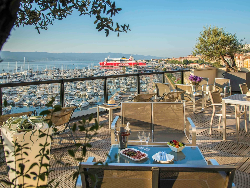 Mercure Ajaccio Centre 54/76