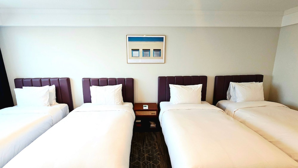 Room, Quadruple, 4 Beds, Bathtub