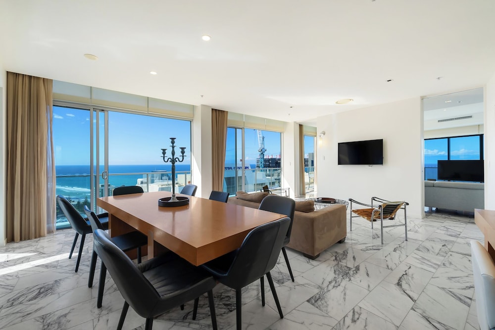 Artique Surfers Paradise 64/74