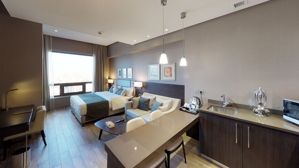 The House Boutique Suites 25/68