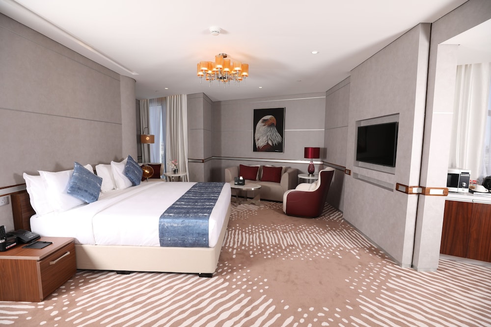 DELUXE, KING BED, CITY VIEW