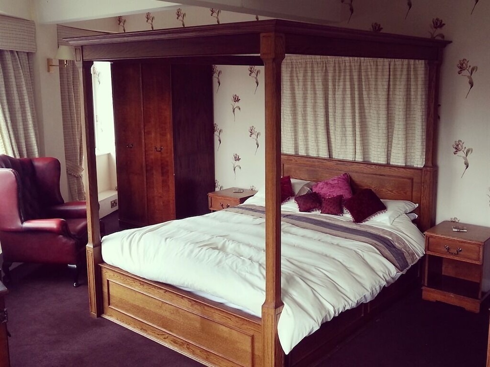 Four Poster, Double Bed
