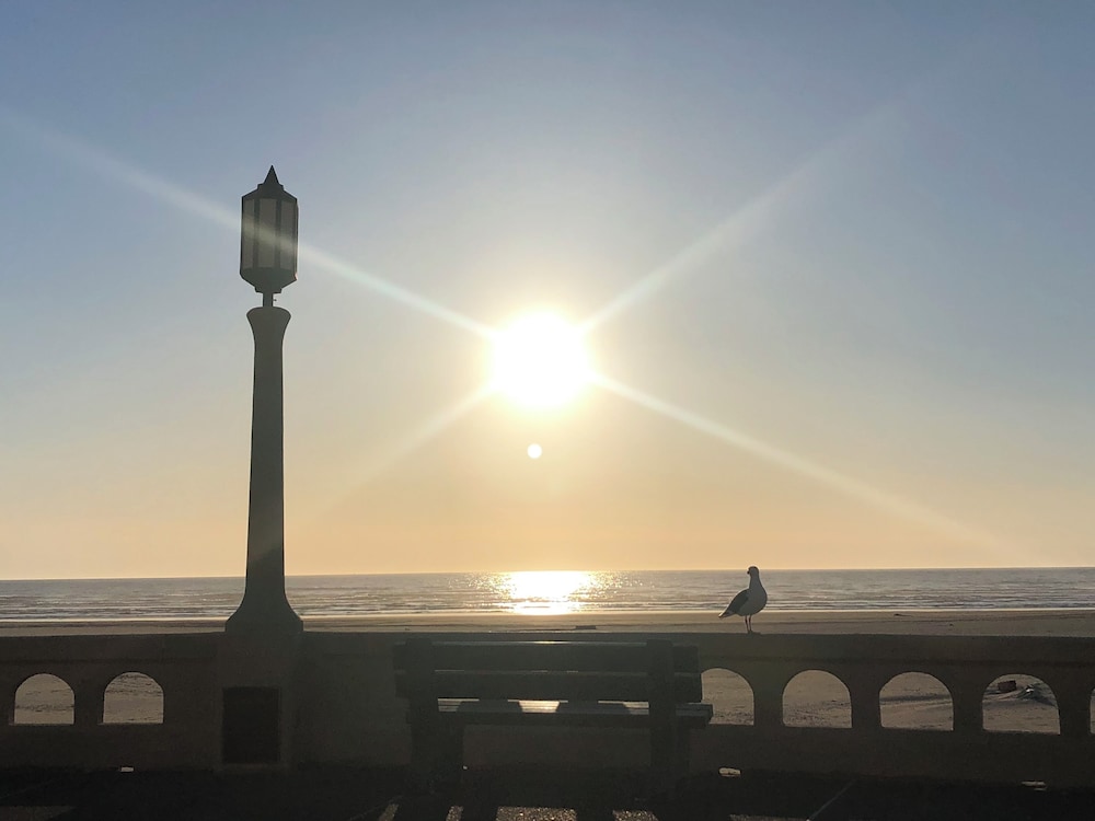 Ebb Tide Oceanfront Inn 61/73