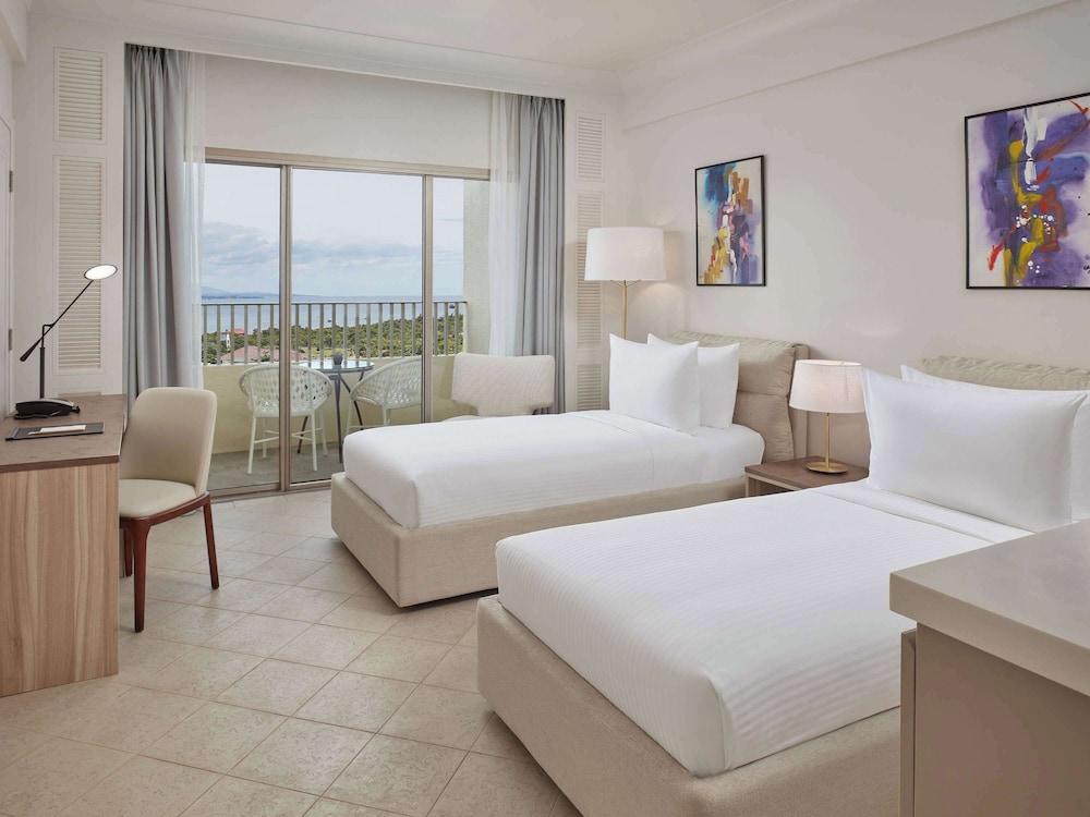PREMIER, DELUXE, TWIN BEDS