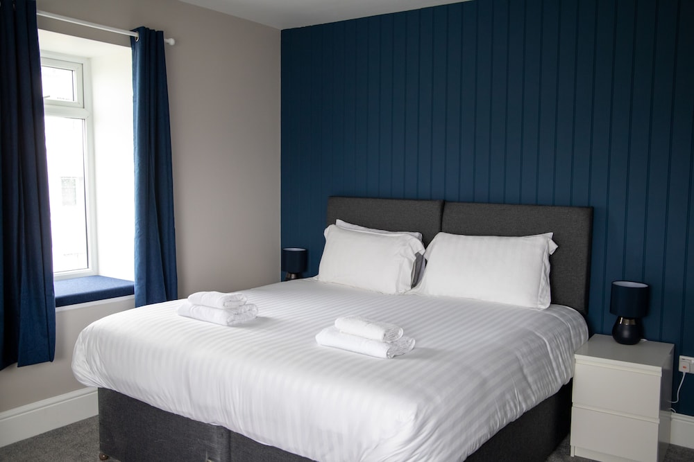 ROOM, QUADRUPLE
