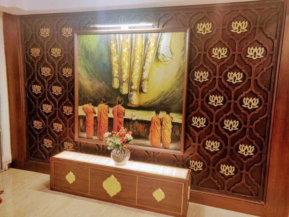 Amritara Surya, Mcleodganj 6/68