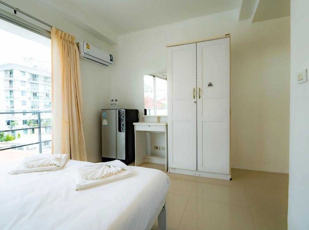 RQ Bangkok Sukhumvit 50 by Collection O 11/29