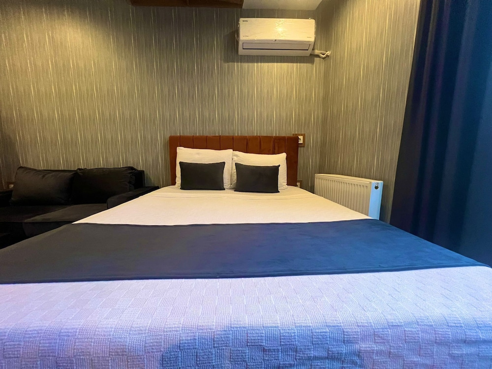 Beta Hotel 10/37