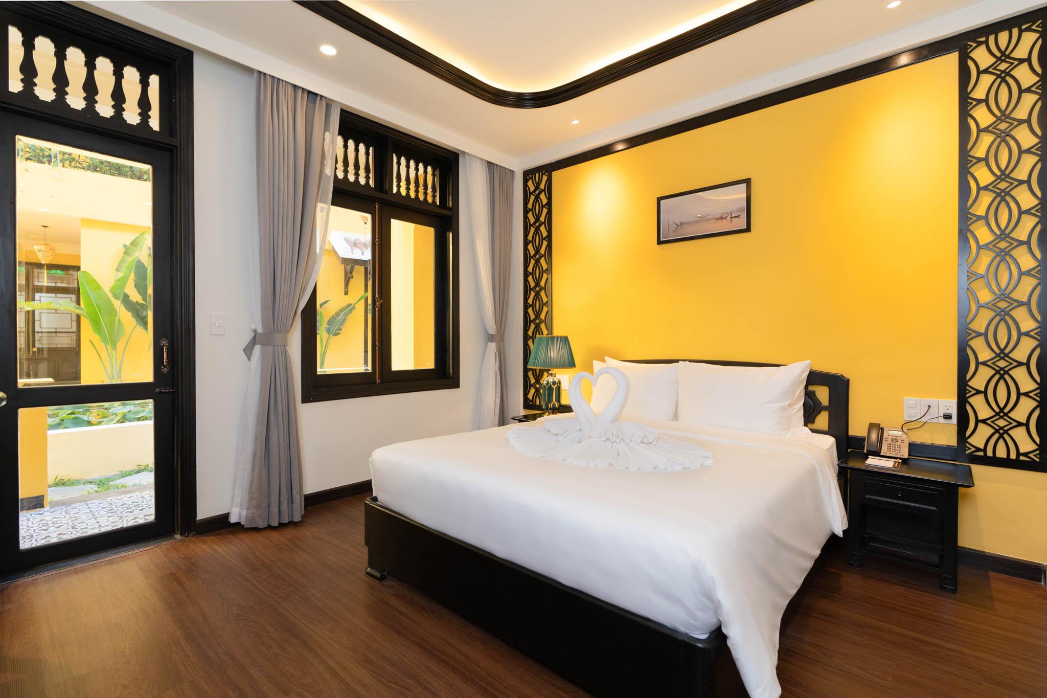 DELUXE, DOUBLE BED, GARDEN VIEW