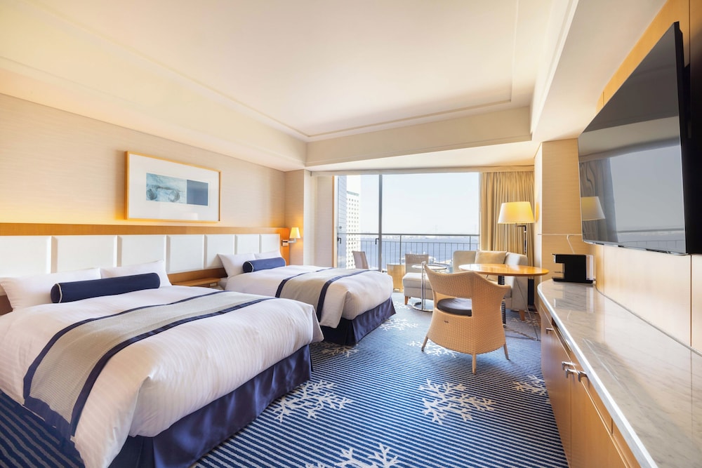 Bay Club Floor Twin Bay View