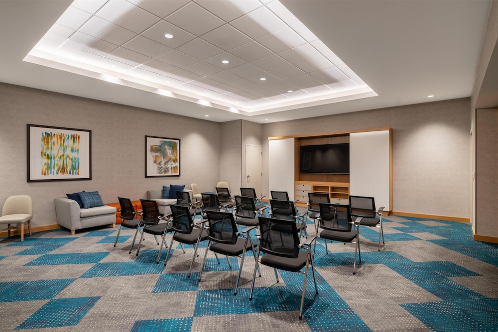 Hyatt Place Sacramento International Airport 37/47