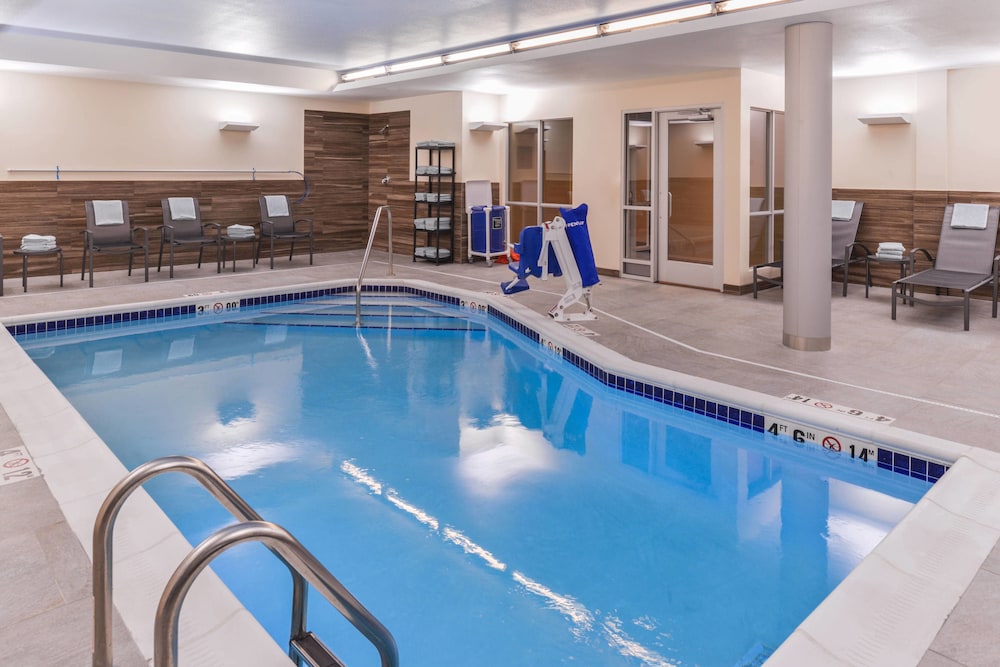 FAIRFIELD INN & SUITES CORALVILLE 3/49