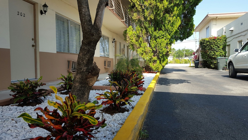 Parkway Inn Airport Motel 40/56