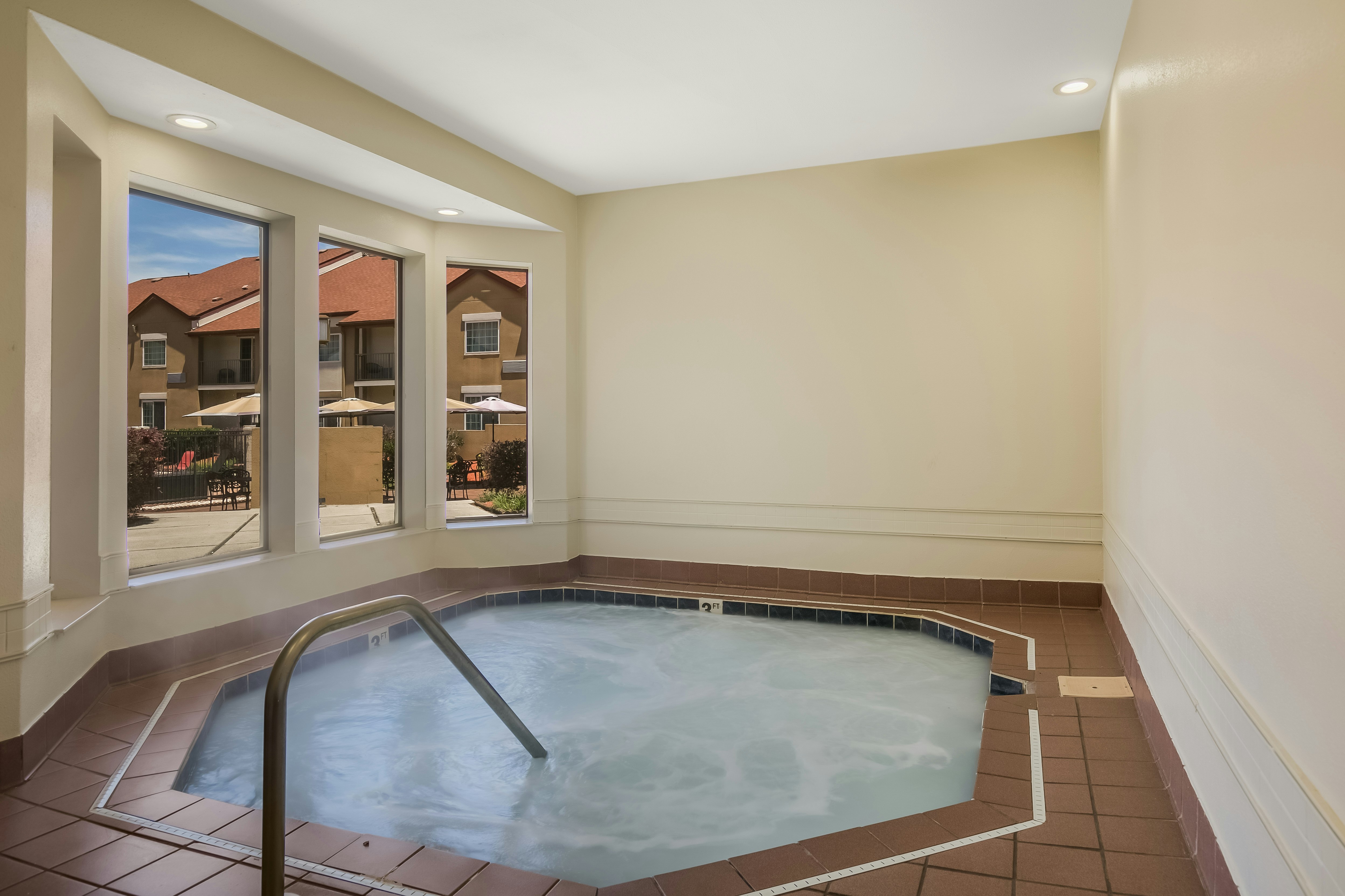 Red Roof PLUS & Suites Knoxville West - Cedar Bluff 25/51
