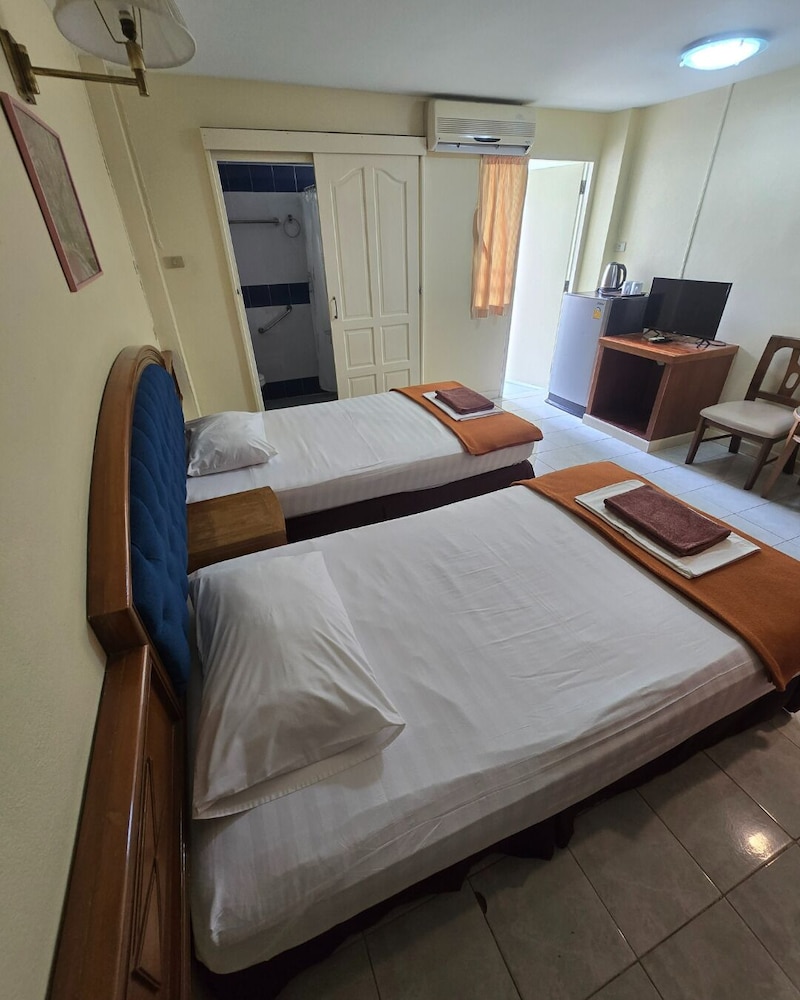 ECONOMY, DOUBLE OR TWIN BED