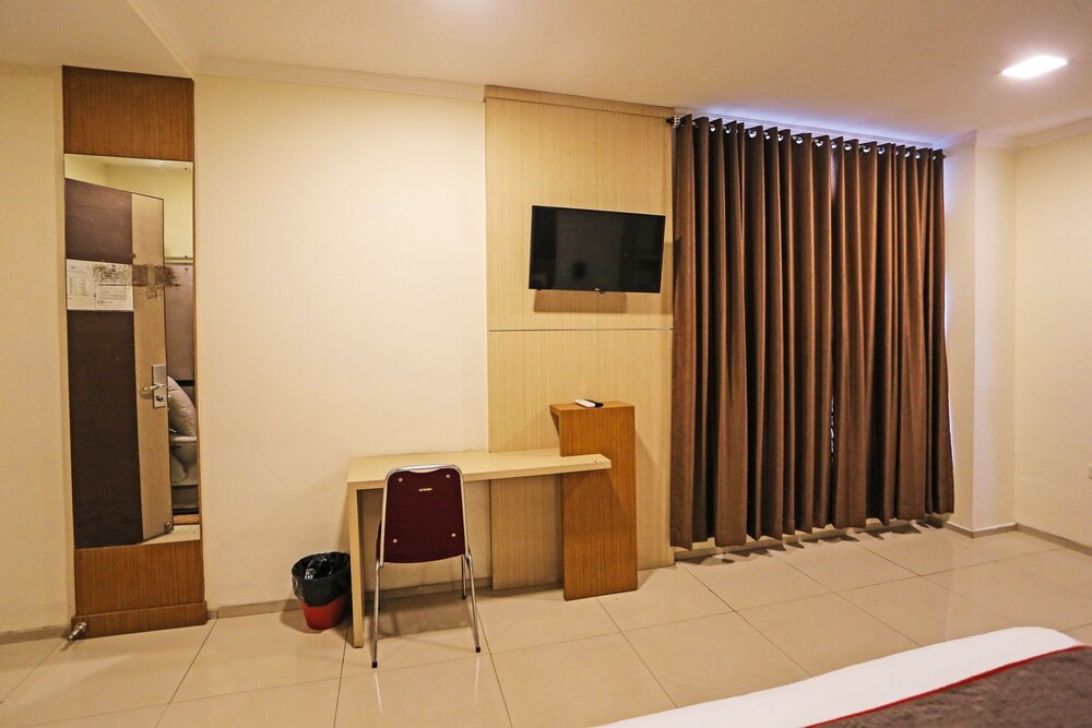 Super OYO Townhouse OAK Hotel Fiducia Serpong 35/44