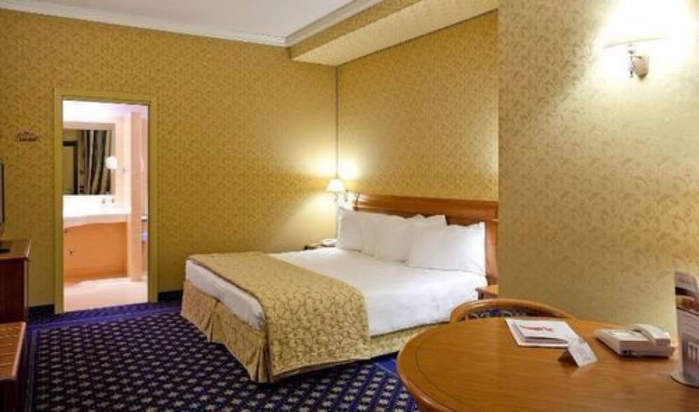 Hotel Ovest 15/34