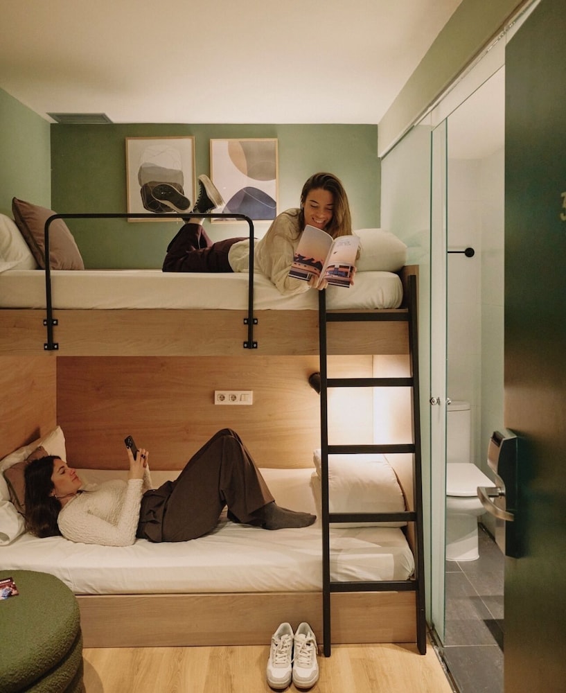 Room, Bunk Bed, No Window، Hotel TOC Hotel Las Ramblas 3/5