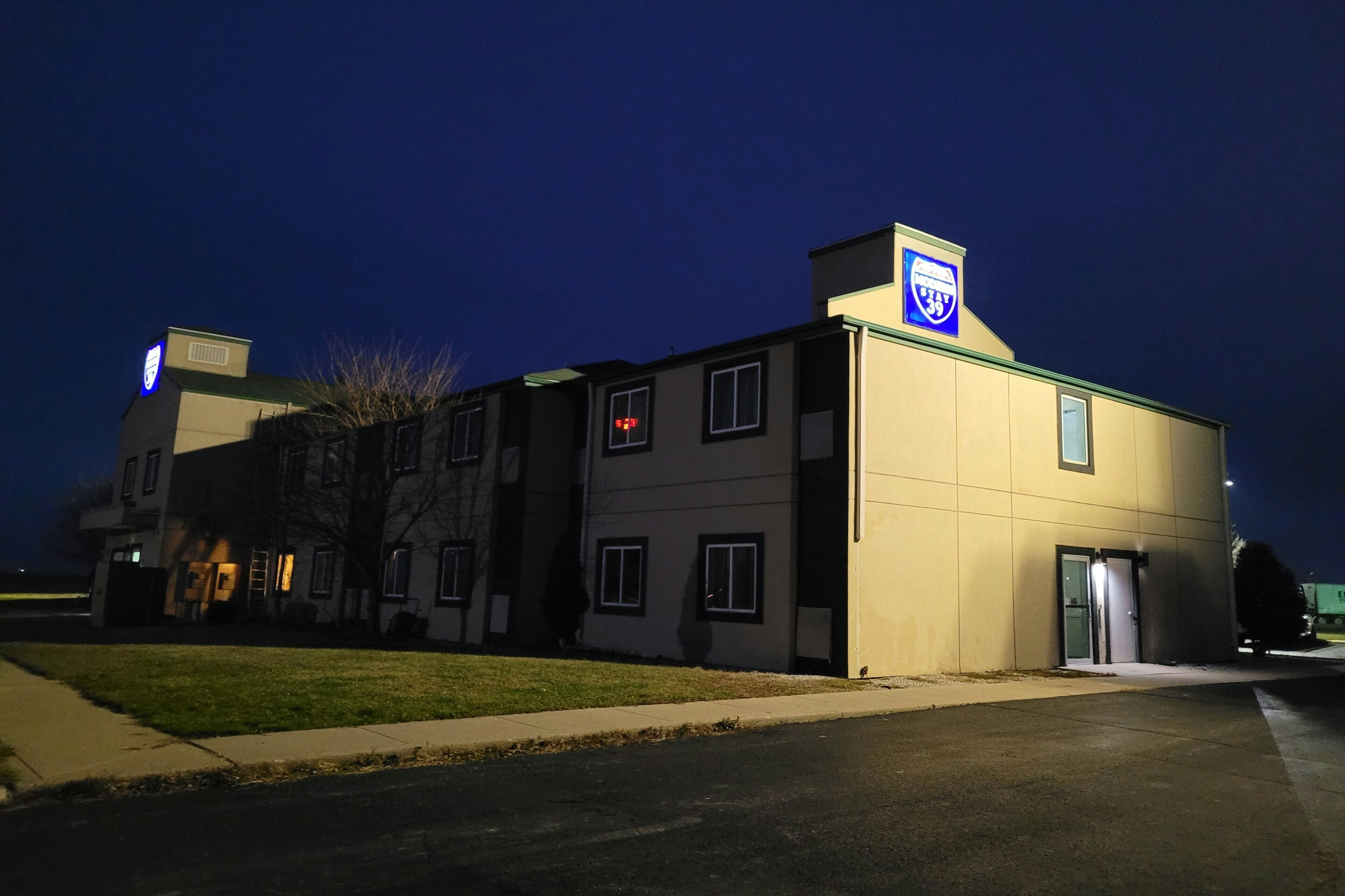 Modern Stay 39 Lakeview By OYO Minonk 40/50