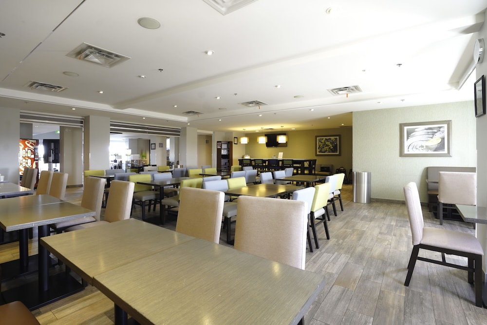 Fairfield Inn & Suites by Marriott Airdrie 42/54