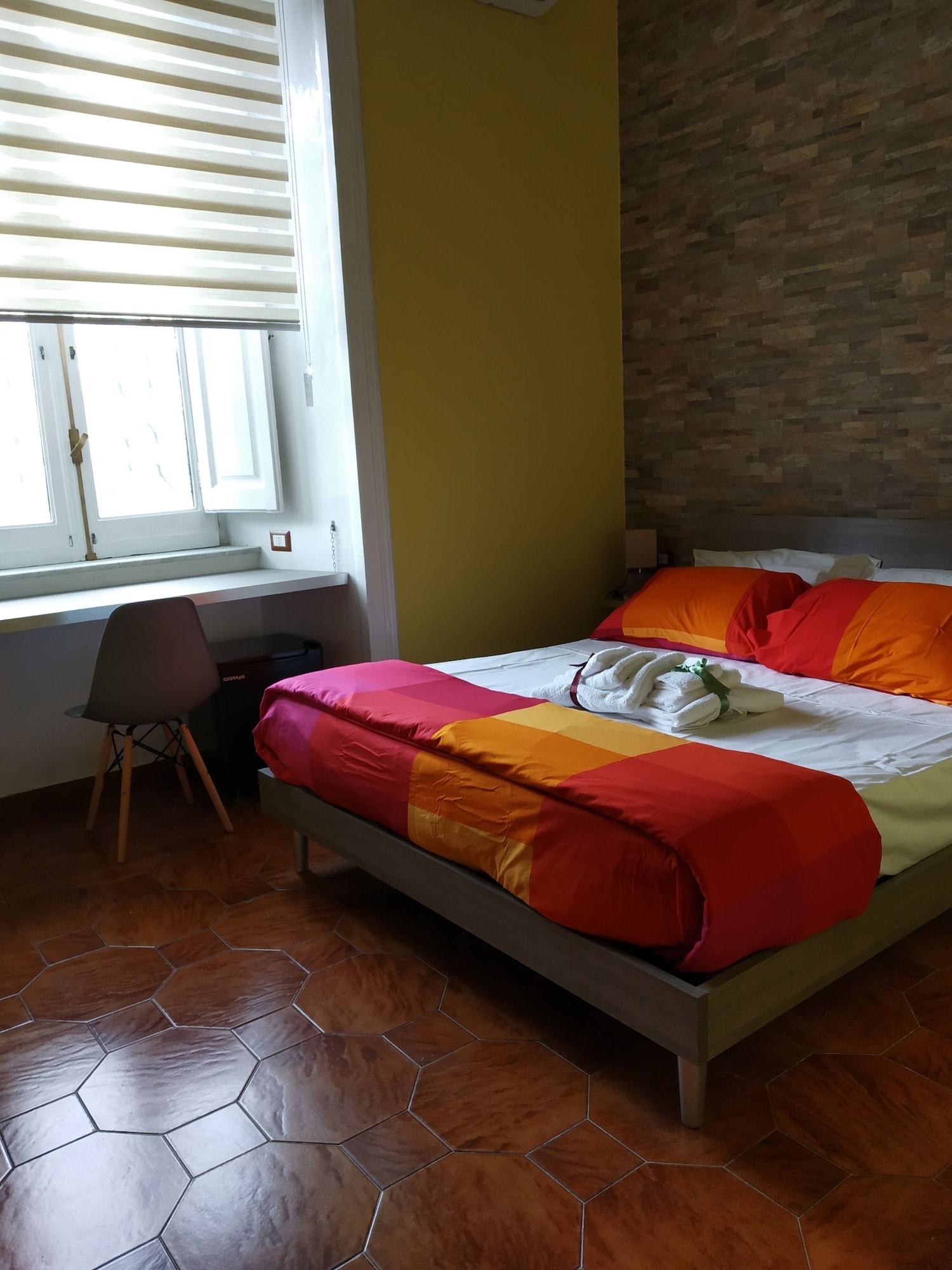 BUDGET, DOUBLE BED