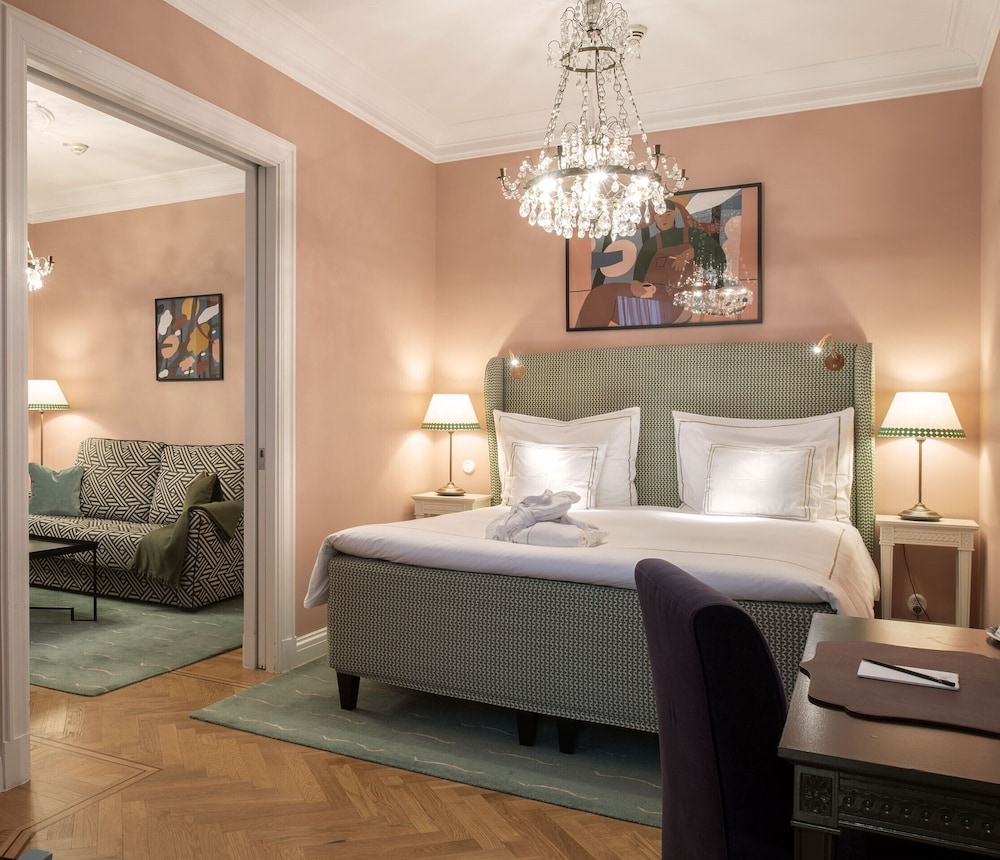 COURTYARD, JUNIOR SUITE