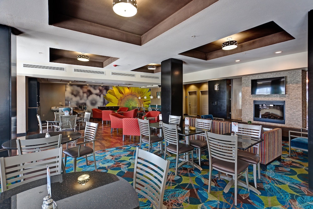 Holiday Inn Express & Suites Wichita Northwest Maize K-96 32/43