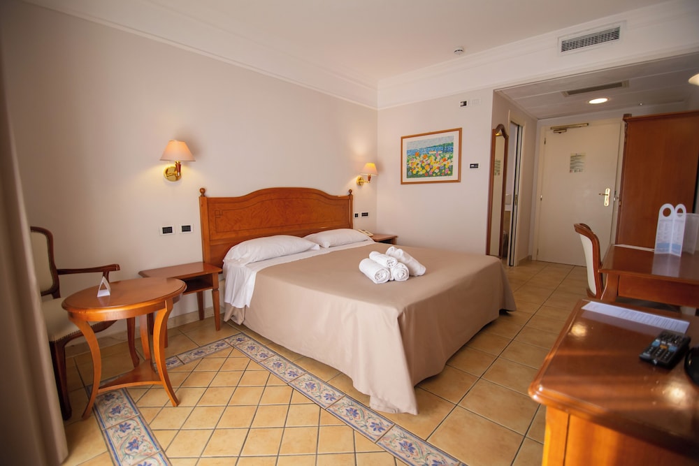 Dioscuri Bay Palace Hotel 24/75