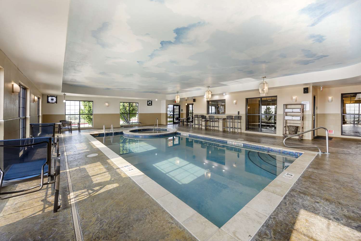 Best Western Plus Emerald Inn & Suites 17/39