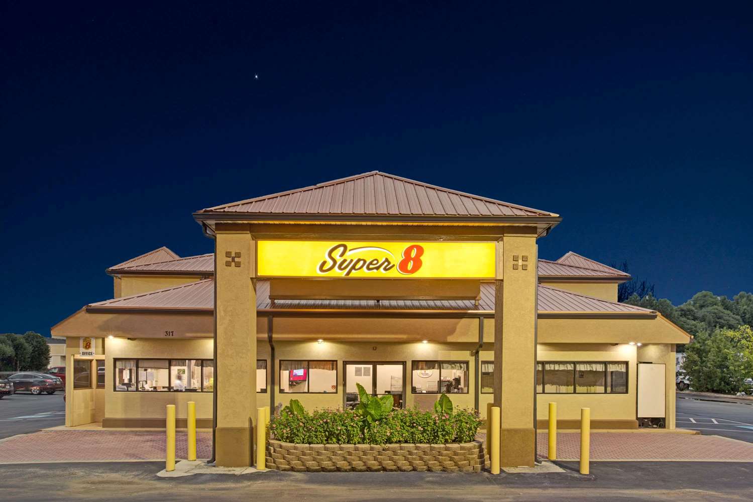 Super 8 By Wyndham Suwanee 1/12