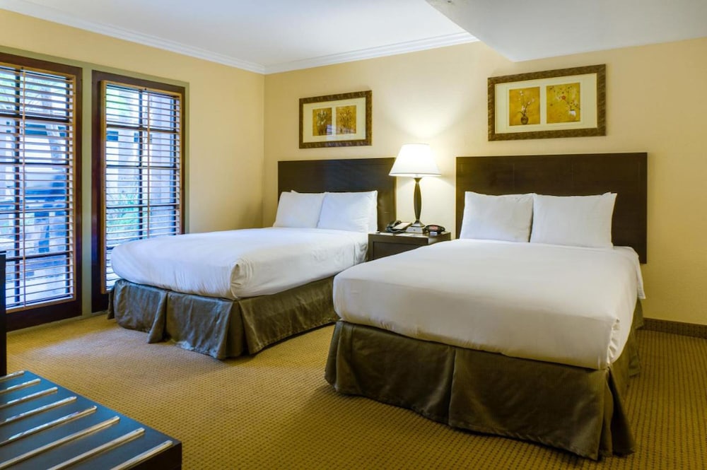 Buena Park Grand Hotel and Suites 18/75