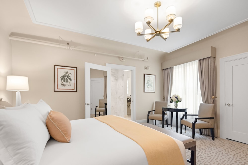 ROOM, MAIN FLOOR, ACCESSIBLE