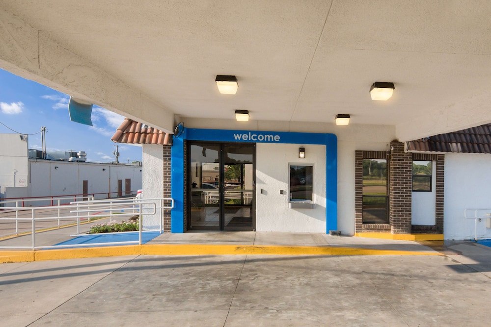 Lobby at Motel6 Duncanville, TX - Dallas, DUNCANVILLE - TX