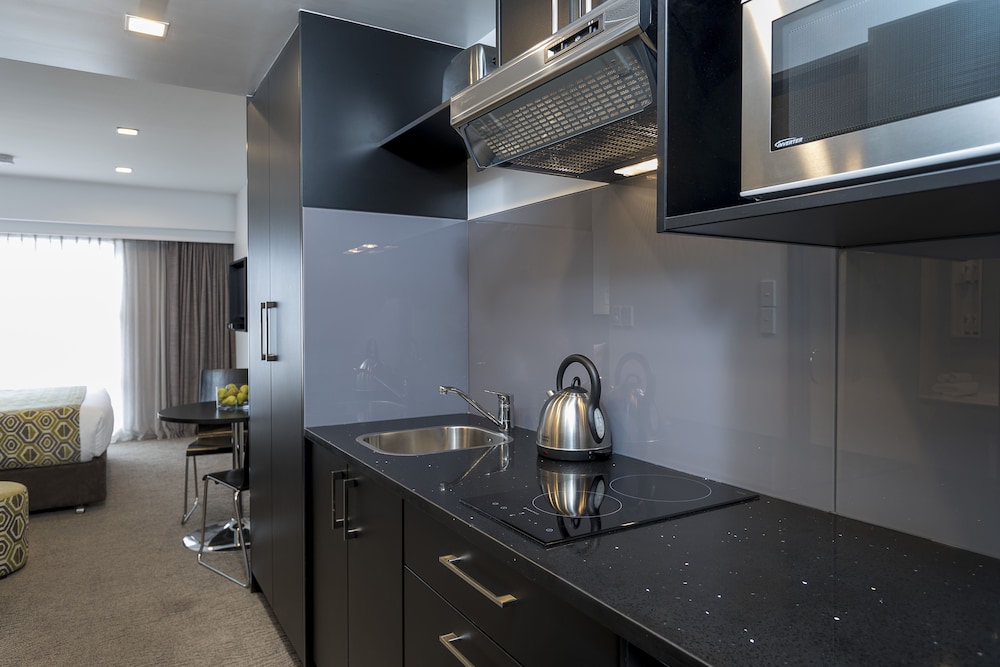 Quest Ponsonby 24/44