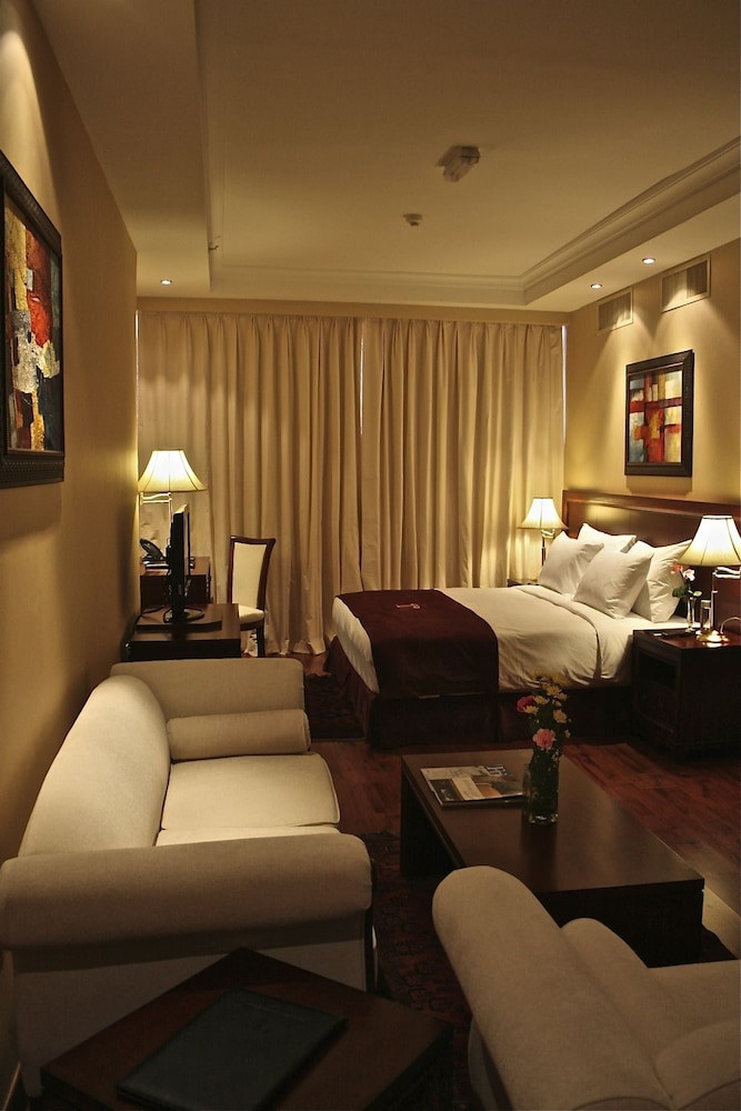 Trianon Hotel 17/63