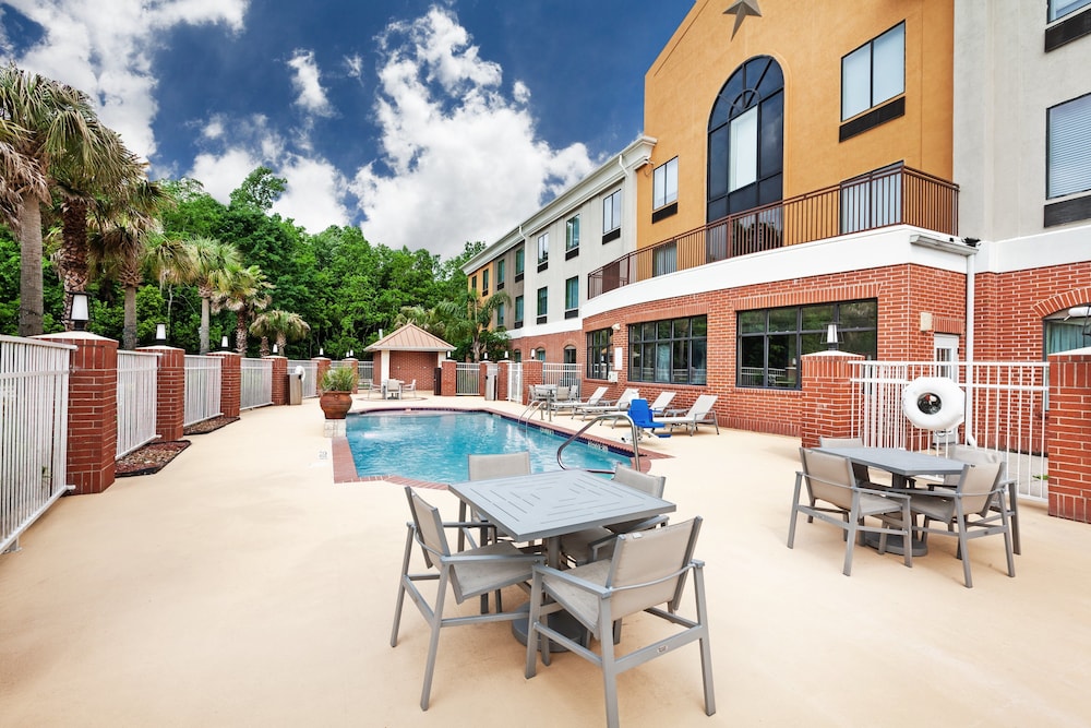 Holiday Inn Express Hotel Suites Orange 5/70