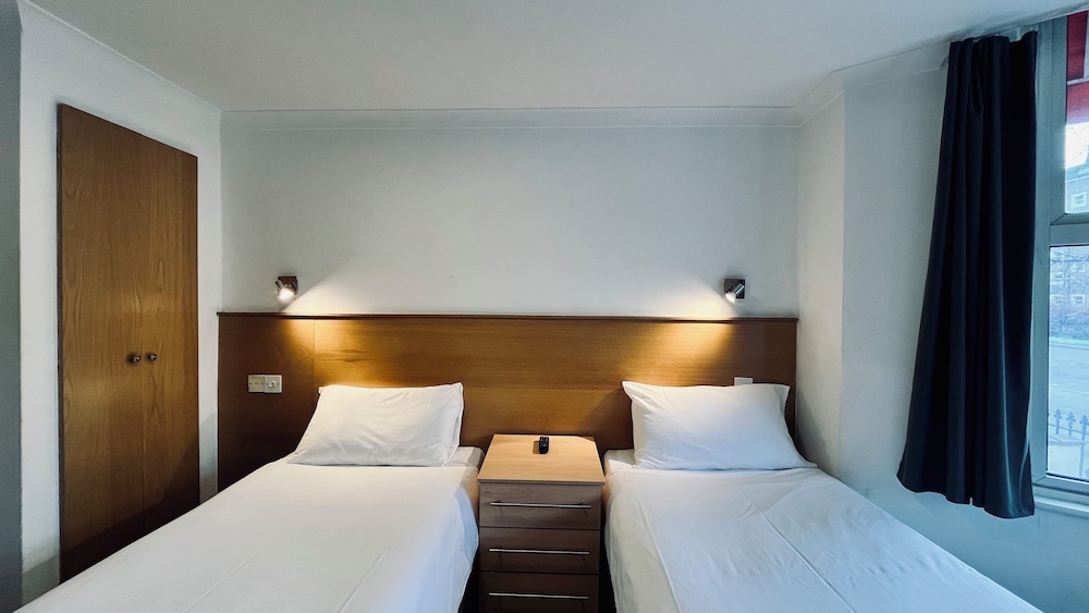 ROOM, TWIN BEDS
